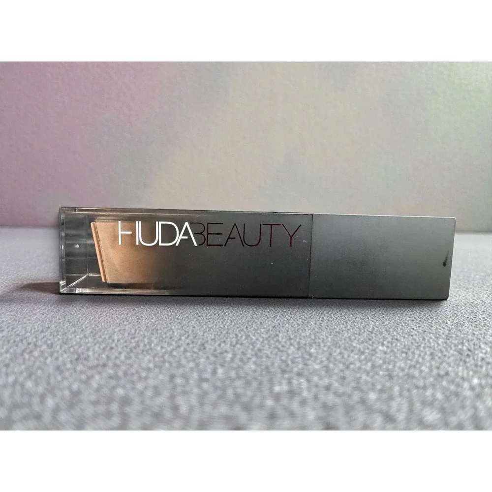 Huda Beauty - FauxFilter Skin Finish Foundation Stick - 